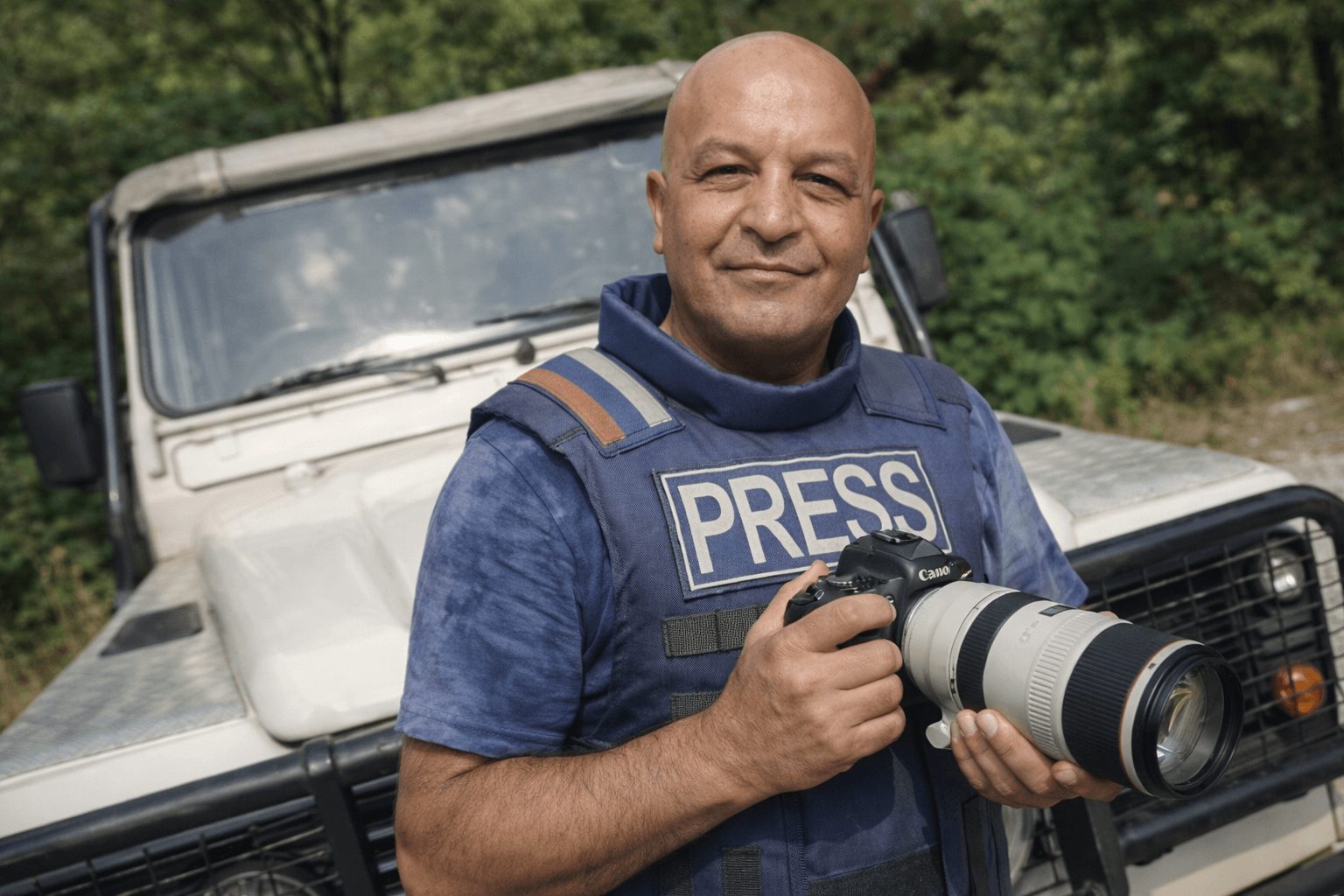 Bourbiza Mohamed travel journalist with PRESS vest and Canon camera Bourbiza Mohamed travel journalist wearing a PRESS vest and holding a Canon camera